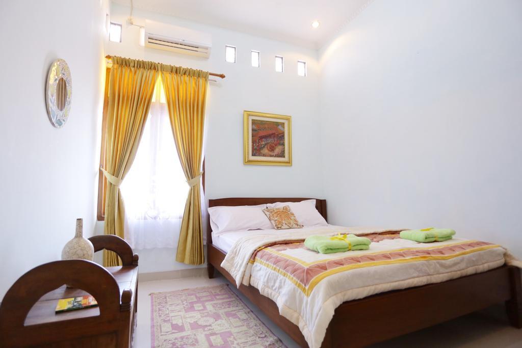 Griya Kedasih Guesthouse Yogyakarta Exterior foto