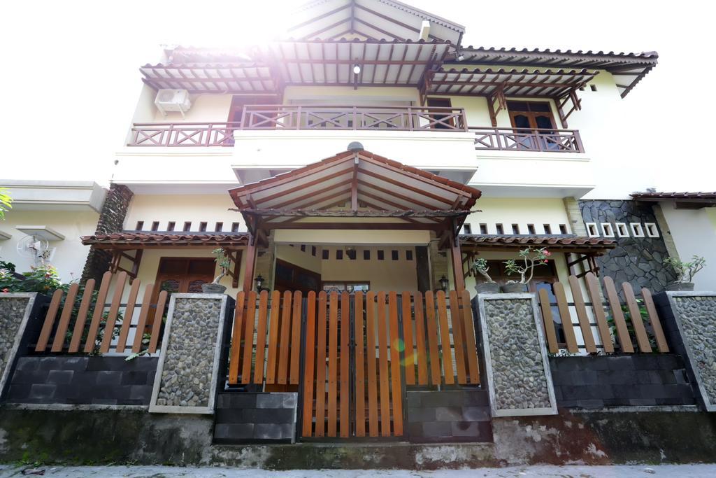 Griya Kedasih Guesthouse Yogyakarta Exterior foto